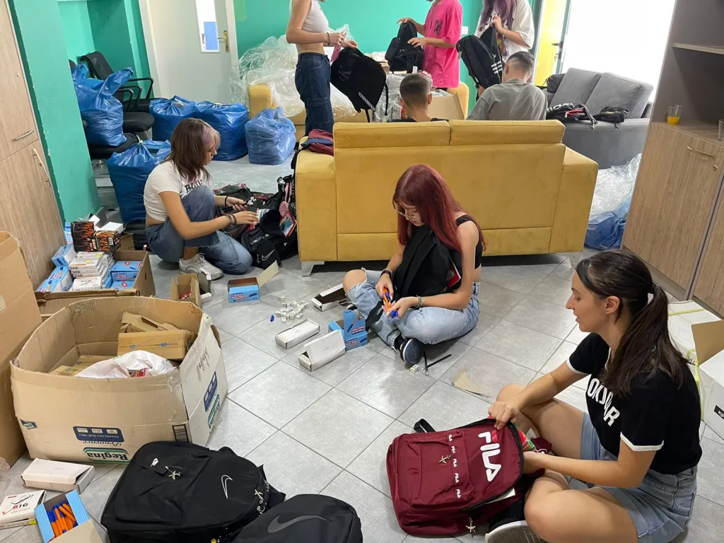 200 backpack distribution
